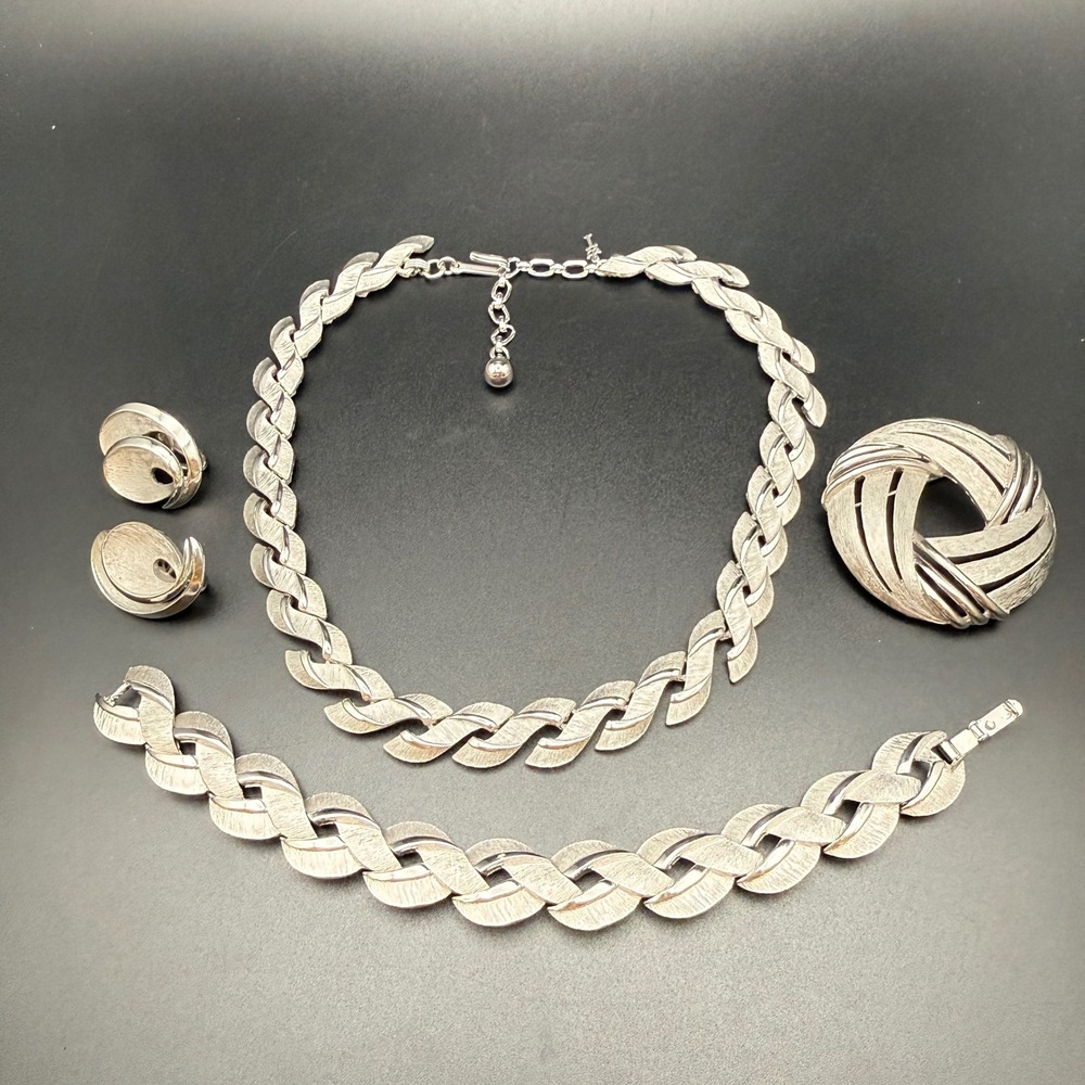 Vintage Crown Trifari Silver Tone Jewelry Set Necklace Bracelet Brooch Earrings